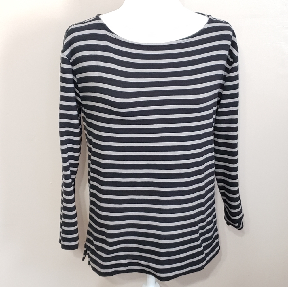Everlane black and grey striped tee